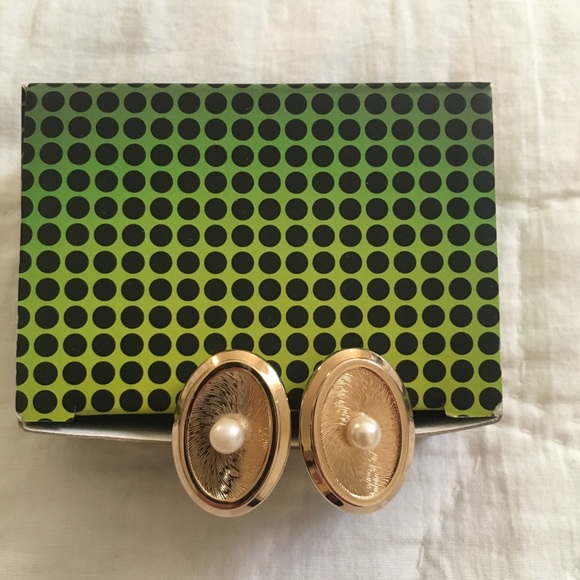 Hickok Designer Cuff Link and Tie Tac Pearl Set - Picture 2 of 9